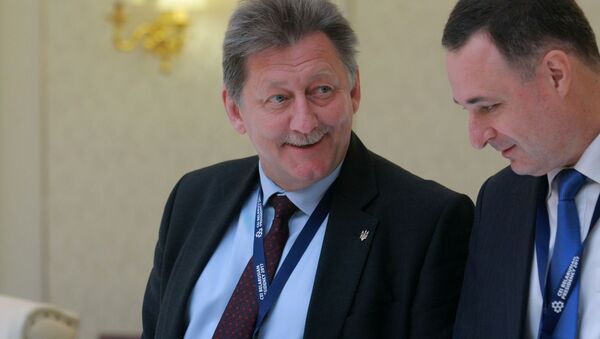 Чрезвычайный и Полномочный Посол Украины в Республике Беларусь Игорь Кизим (слева) - Sputnik Беларусь