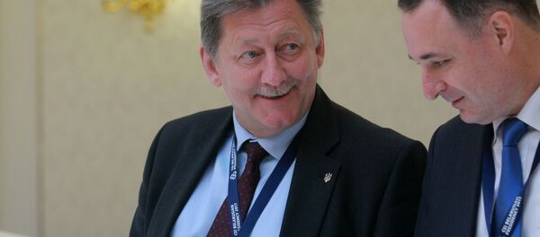 Чрезвычайный и Полномочный Посол Украины в Республике Беларусь Игорь Кизим (слева) - Sputnik Беларусь