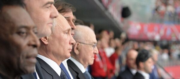 Президент РФ В. Путин и премьер-министр РФ Д. Медведев посетили первый матч Кубка конфедераций-2017 - Sputnik Беларусь