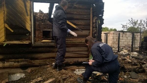 Эксперты работают на месте пожара - Sputnik Беларусь