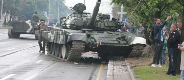 Танк попал в ДТП в Минске - Sputnik Беларусь