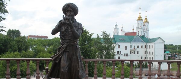Памятник старику Хоттабычу в Витебске - Sputnik Беларусь