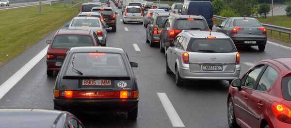 Движение автотранспорта затруднено из-за репетиции парада Движение автотранспорта затруднено из-за репетиции парада - Sputnik Беларусь