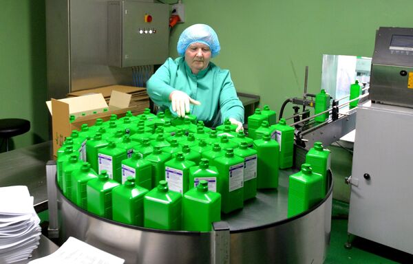 Компания БелАсептика – лидер по производству дезинфицирующих и антисептических препаратов: их зеленые баночки знают многие белорусы. - Sputnik Беларусь