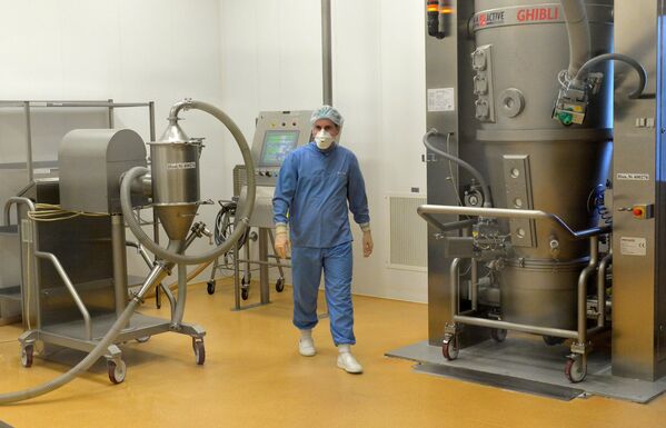На крупнейшем белорусском фармпредприятии, Борисовском заводе медицинских препаратов, лекарства делают на самой современной итальянской технике. - Sputnik Беларусь