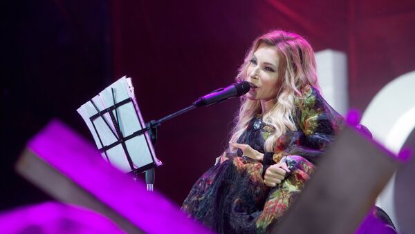 Певица Юлия Самойлова выступает на концерте - Sputnik Беларусь