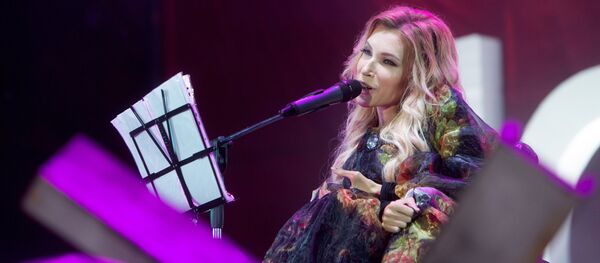 Певица Юлия Самойлова выступает на концерте - Sputnik Беларусь