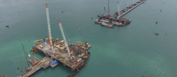 Конструкции автодорожной части Крымского моста готовы на 70% - Sputnik Беларусь