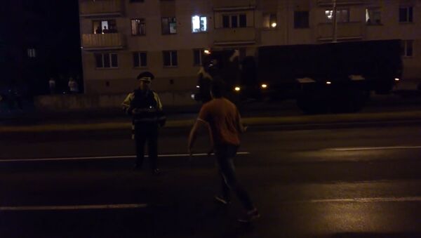 Парад, милиционер, человек без штанов - Sputnik Беларусь