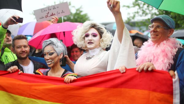 Люди радуются закону, разрешающему однополые браки в Германии - Sputnik Беларусь