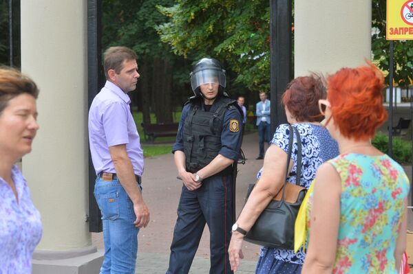 Все ведут себя спокойно, панику и недовольство не проявляют - Sputnik Беларусь