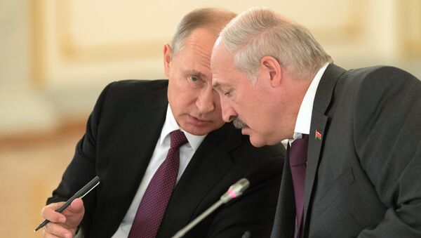 Президент РФ Владимир Путин и президент Беларуси Александр Лукашенко (справа) - Sputnik Беларусь