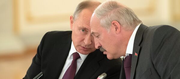 Президент РФ Владимир Путин и президент Беларуси Александр Лукашенко (справа) - Sputnik Беларусь