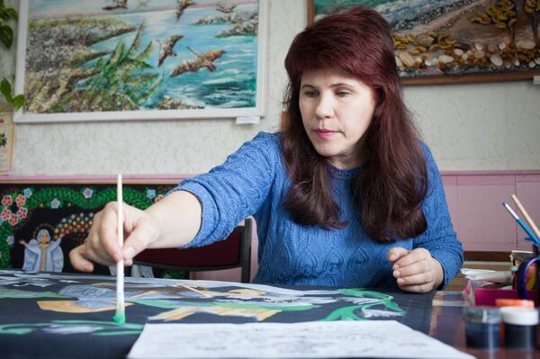 Святлана Скавырка працуе над новай маляванкай - Sputnik Беларусь