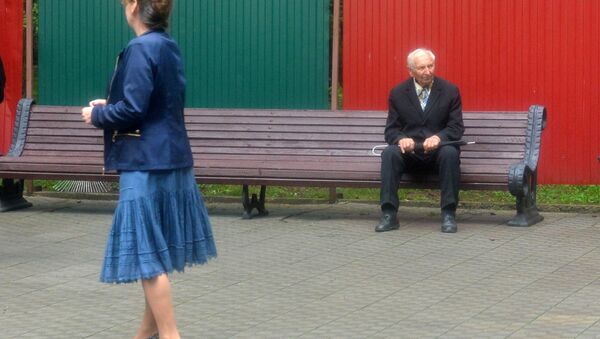 Некоторые пожилые минчане просто приходят, чтобы послушать музыку - Sputnik Беларусь