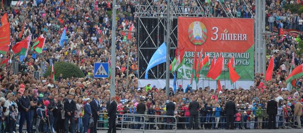 Шматлікія гледачы ваеннага параду ў Мінску Шматлікія гледачы ваеннага параду ў Мінску - Sputnik Беларусь