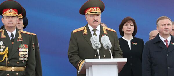 Александр Лукашенко на параде в честь Дня Независимости Республики Беларусь, 3 июля 2017 года Александр Лукашенко на параде в честь Дня Независимости Республики Беларусь, 3 июля 2017 года - Sputnik Беларусь