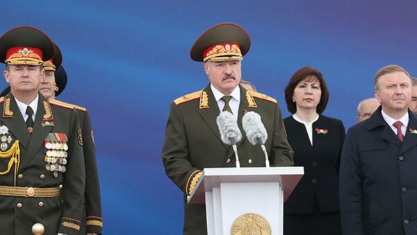 Александр Лукашенко на параде в честь Дня Независимости Республики Беларусь, 3 июля 2017 года - Sputnik Беларусь