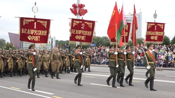 Танкі, трактары і самалёты: парад да 3 ліпеня - Sputnik Беларусь