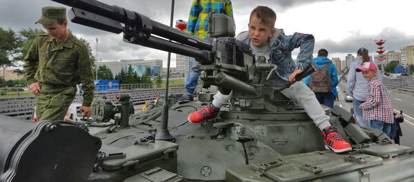 А потом можно уже стрелять, причем изо всех сил. А потом можно уже стрелять, причем изо всех сил. - Sputnik Беларусь