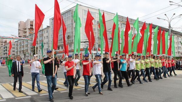 В праздничном мероприятии вместе со зрителями приняли участие более пятнадцати тысяч человек - Sputnik Беларусь