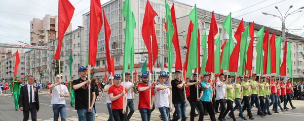 В праздничном мероприятии вместе со зрителями приняли участие более пятнадцати тысяч человек - Sputnik Беларусь