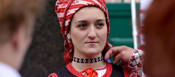 Гомельчанка в национальной одежде - Sputnik Беларусь