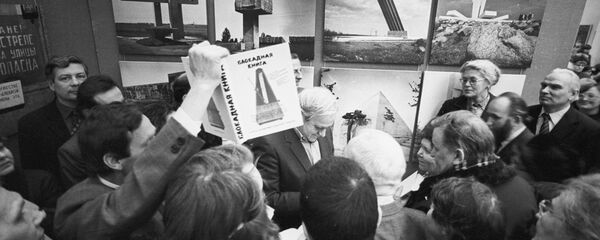 Сустрэча пісьменнікаў Данііла Граніна і Аляксандра Адамовіча з чытачамі - Sputnik Беларусь