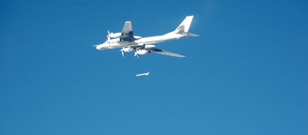 Стратегический бомбардировщик-ракетоносец Ту-95, архивное фото - Sputnik Беларусь