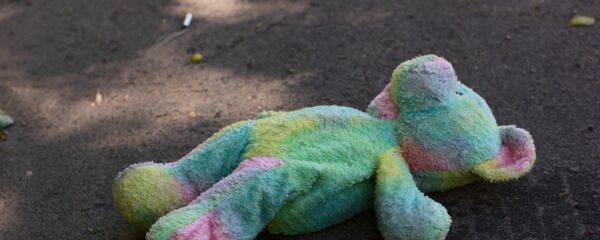 Игрушка на асфальте - Sputnik Беларусь