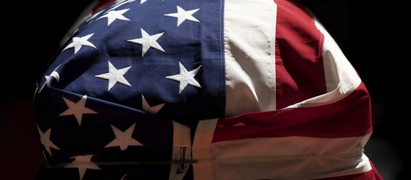 Гроб с американским флагом, архивное фото - Sputnik Беларусь