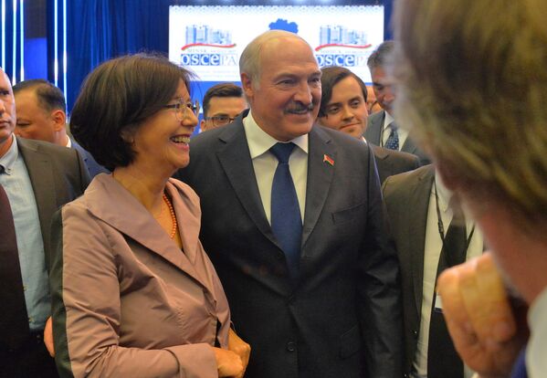 Многие европейские политики были рады не только пообщаться с Лукашенко, но и сделать общие фото - Sputnik Беларусь