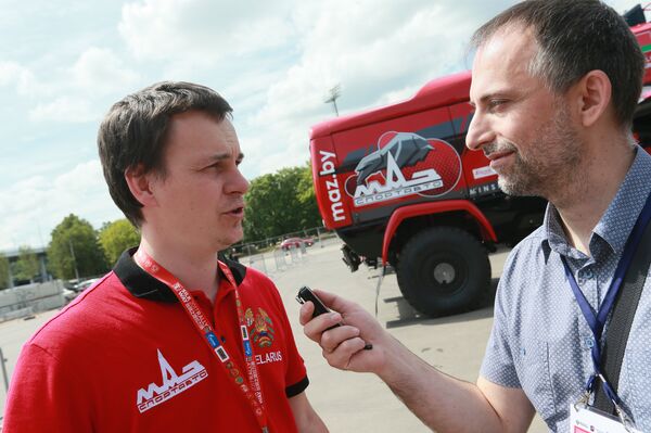 Представитель команды МАЗ-СПОРТавто Григорий Пацкевич (слева) - Sputnik Беларусь