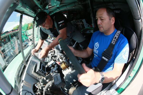 Пилот и менеджер экипажа Astana Motorsports Артур Ардавичус - Sputnik Беларусь