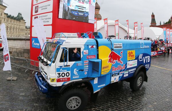 Российский экипаж КАМАЗ-мастер на торжественном старте ралли Шелковый путь - 2017 на Красной площади в Москве. - Sputnik Беларусь