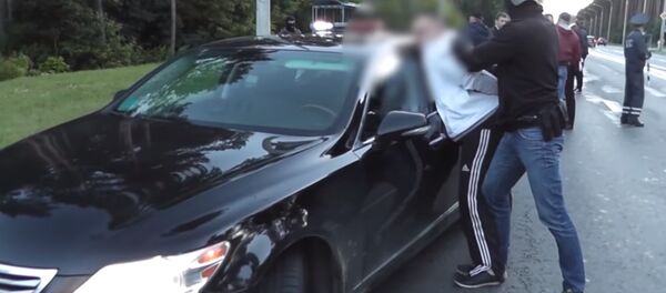 Видео задержания заместителя генерального директора ОАО БелАЗ Видео задержания заместителя генерального директора ОАО БелАЗ - Sputnik Беларусь