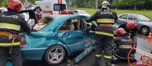 Водитель без прав врезался в автомобиль в Минске - Sputnik Беларусь