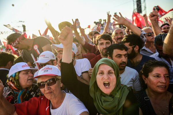 Граждане Турции выражают свое несогласие с политикой Реджепа Тайипа Эрдогана - Sputnik Беларусь