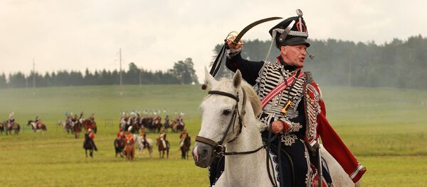 Калі не чутна камандаў з-за шуму бою, у кавалерыі ёсць спецыяльныя жэсты, якія азначаюць атаку. - Sputnik Беларусь
