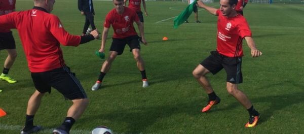 Белорусские футболисты на тренировке - Sputnik Беларусь