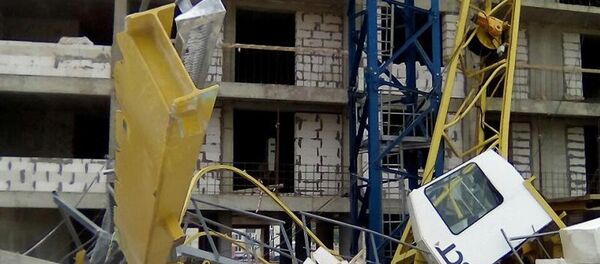 Падение крана по улице Аэродромной - Sputnik Беларусь