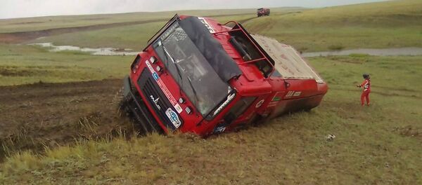 МАЗ Вязовича в промоине - Sputnik Беларусь