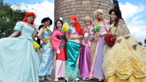 Японские девушки в костюмах принцесс Диснея - Sputnik Беларусь