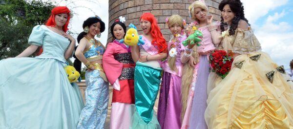 Японские девушки в костюмах принцесс Диснея - Sputnik Беларусь