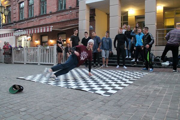 Школа современного танца из Витебска Белка устроила показательные выступления - Sputnik Беларусь