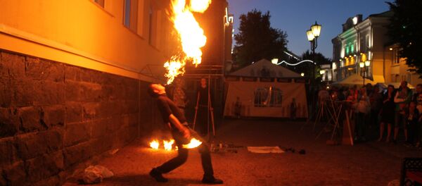 Огненные шоу проходили в нескольких частях центра города - Sputnik Беларусь