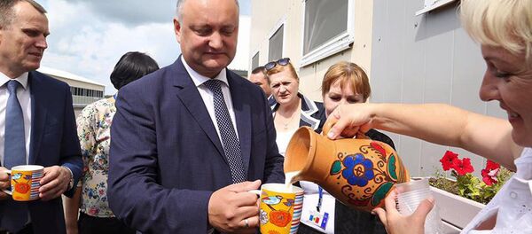 Игорь Додон на агрокомбинате Дзержиннский - Sputnik Беларусь