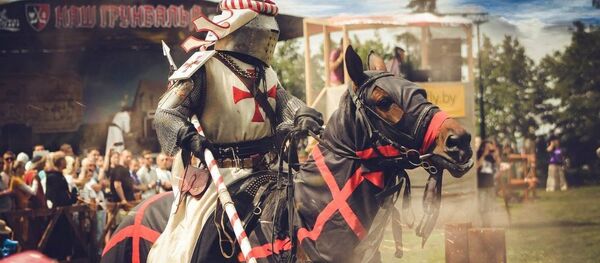 Конны рыцар эпохі Крыжовых паходаў Конны рыцар эпохі Крыжовых паходаў - Sputnik Беларусь