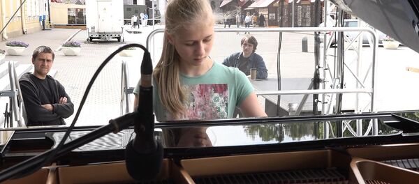 Свободные рояли у Ратуши Свободные рояли у Ратуши - Sputnik Беларусь