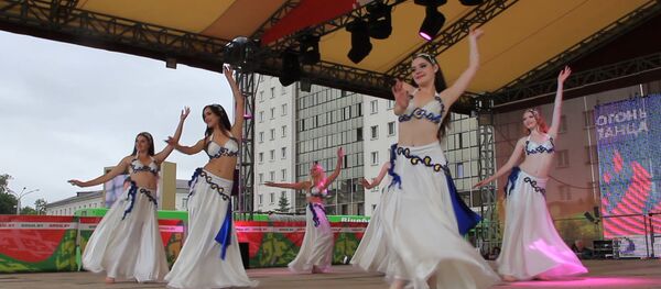 Гарачыя танцы, workout і брэйк-данс - на Славянскім базары Гарачыя танцы, workout і брэйк-данс - на Славянскім базары - Sputnik Беларусь